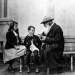 Tolstoi_avec_ses_petits-enfants